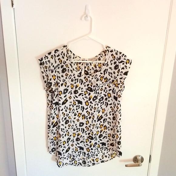 Leopard print short sleeve blouse. Smart Set size Medium. - Picture 1 of 4